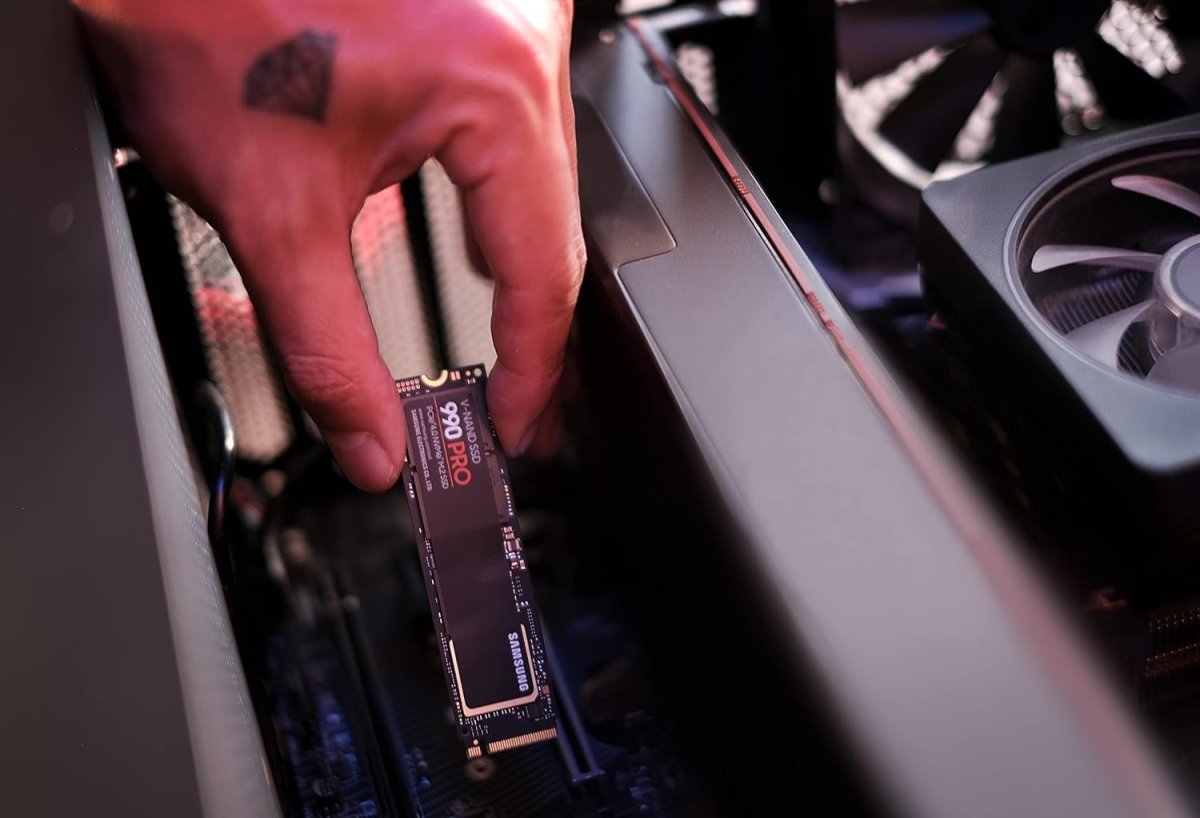 Samsung 990 PRO NVMe M.2 Internal SSD PCIe Gen4 4TB - OPCbleu